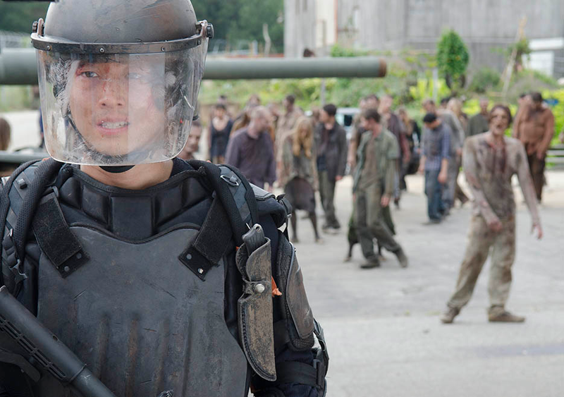 Illustration for article titled ​Everyone is separated by zombies, united in misery on Walking Dead